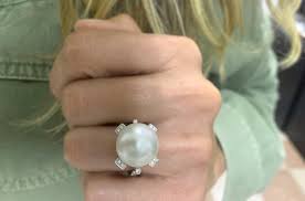 Ring 18kt White Gold South Pearl and Diamonds – Albert Hern