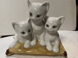 Vintage Italy Pottery Adorable 3 Cats Sitting on Pillow ...