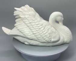 Vintage Willitts Ceramic Swan Lake Figurine and Wind up ...