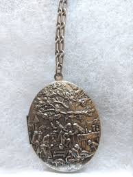 VINTAGE UNMARKED WHITING DAVIS LARGE SILVER TONE EMBOSSED ...