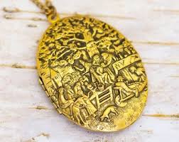 30 Inch, Vintage Oval Renaissance Gold Tone Locket Necklace ...