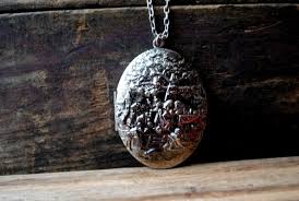 Victorian Style Vintage 70s Silvertone Metal Necklace With a ...