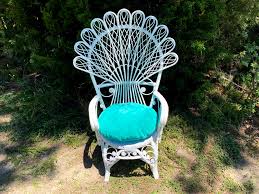 WHITE ELEGANT PEACOCK STYLE LARGE WICKER OR RATTAN CHAIR FAN BACK