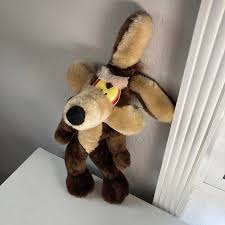 Looney Tunes Wile E Coyote plushie - brown and tan... | Depop