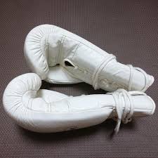 Winning Boxing Gloves 8oz White MS-200 Lace-up type from ...