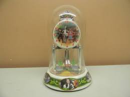 TURNER ENTERTAINMENT CO. JUDY GARLAND AS DOROTHY "WIZARD OF OZ" - WORKING GLOBE CLOCK! - WARNER BROS. ENTERTAINMENT CO. - NICE! - APPROX 10"H BY 6"W - SEE PICTURES! | AWESOME! -