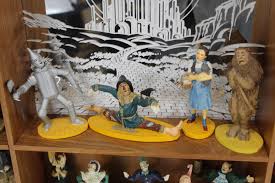 Lot - FRANKLIN MINT WIZARD OF OZ FIGURINE COLLECTION