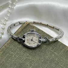 Dainty Vintage Wind-Up Timex – TheTwinklingTrinket