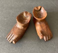 Pair of WOOD FEET ASHTRAYS / Yoga Toes / Balenese Feet Ashtrays / Vintage Pair of Feet / Funky Feet / Body Parts - Etsy Denmark