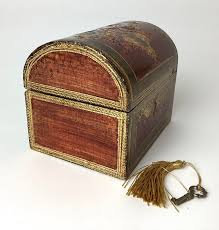 1970s Italian Florentine Round Top Red Brown Gilt Wood Trinket Box With Key | Chairish