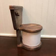 Greg made this really neat bandsaw box specifically for our youth groups gift exchange. A lucky teen, who also plays the guitar, won it 😁 Made out of walnut and maple.