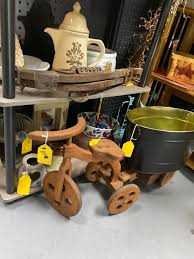 Vintage... - Vintage Treasures Antique Mall & Flea Emporium