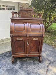 QUEEN ANNE EXTRA GRADE WALNUT AND BURL PAT ...