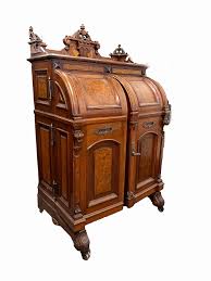 Lot - VICTORIAN WOOTON DESK.