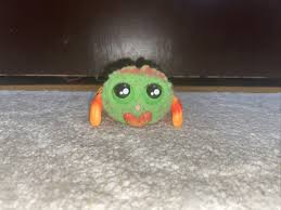 Vaulted Yellies Voice Activated Interactive Pet Green/Orange ...