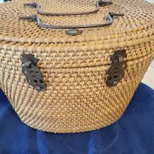 WOVEN REED PICNIC BASKET WITH LID AND for TEA SET brass ...
