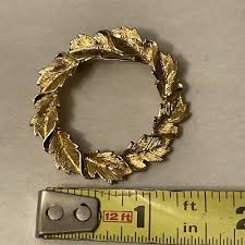 JERRY'S Brooch Pin Gold Tone Leaf Leaves Wreath Signed ...