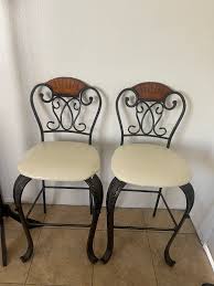 2 High Table Chairs (Bar Stools)