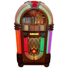 Vintage 1946 Wurlitzer Model 1015 Bubbler Collector Multi-Selector Phonograph at 1stDibs | wurlitzer multi selector phonograph, wurlitzer record player, wurlitzer bubbler