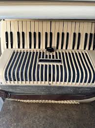 Vintage Wurlitzer Accordion & Suitcase in good working and cosmetic condition! | eBay