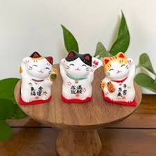 Mini Japanese Lucky Cat Statue: Maneki Neko Desk Decor - Etsy