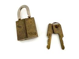 Vintage Yale & Towne Brass Padlock with 2 keys – Duckwells