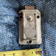 Vintage Yale Door Lock Latch Deadbolt Turn Knob Works ...