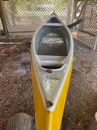 I found a canoe that appears to be an Old Town Tripper (17ft ...