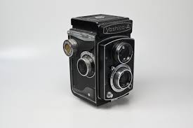 Yashica Model A TLR Camera w/ Yashikor 80mm f3.5 Lens #G100 ...