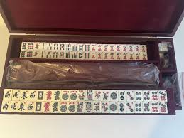 American Mahjong Set - Classic Royale II With Redwood Veneer ...
