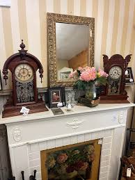 Happy Antique Throwback Thursday, gang. This past weekend I took a trip up to the Finger Lakes of New York with my family. Of course I popped into a few antique shops