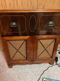 Silvertone radio/record player cabinet | EstateSales.org