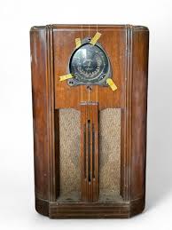 Sold at Auction: Zenith Art Deco Floor Model Console Radio.