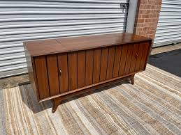 Zenith MCM Radio and Record Cabinet